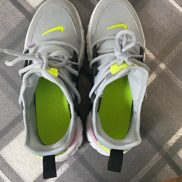 Nike React Presto Grade School Size 6 - Picture 4 of 5